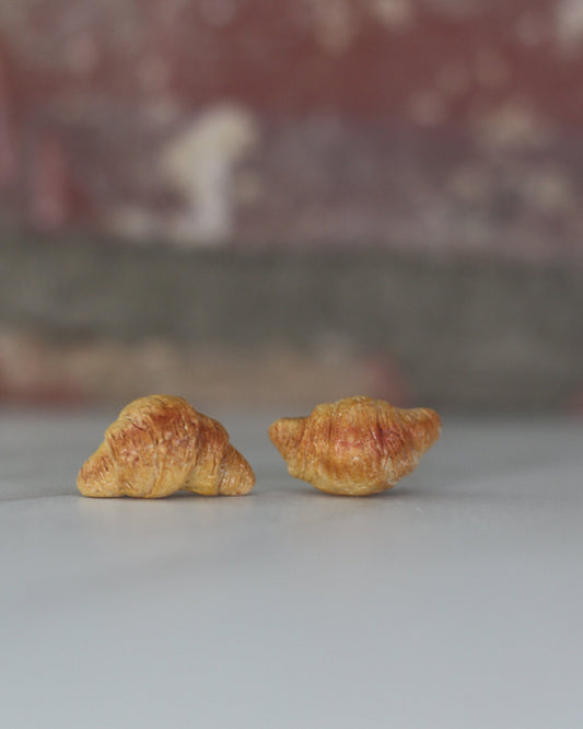 The Croissant Stud